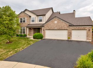 674 Manhattan Cir, Oswego, IL 60543