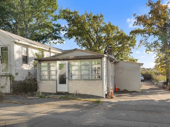 34 Oak Island Rd, Revere, MA 02151
