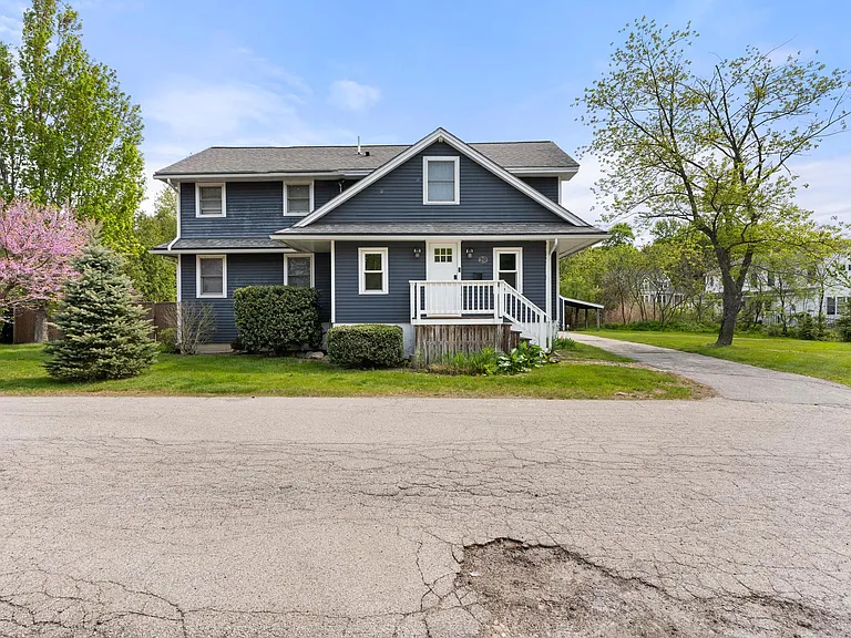 29 Versailles Ave — Photo 7