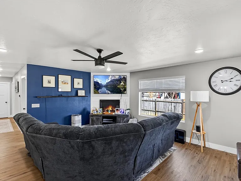 1119 Harrison St — Photo 3