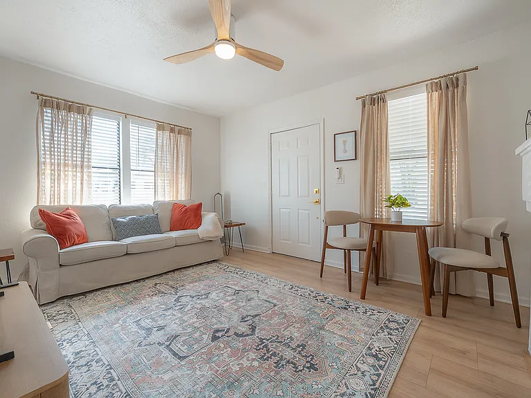 317 W Curtis St — Photo 6