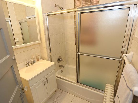 5th image of 1221 Albemarle St