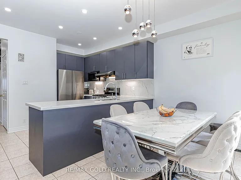 93 Footbridge Cres #UPPER LEVEL ONLY — Photo 10