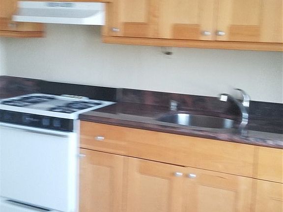 4th image of 214 Mallory Ave APT 6