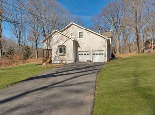 16 Acacia Dr, Mahopac, NY 10541