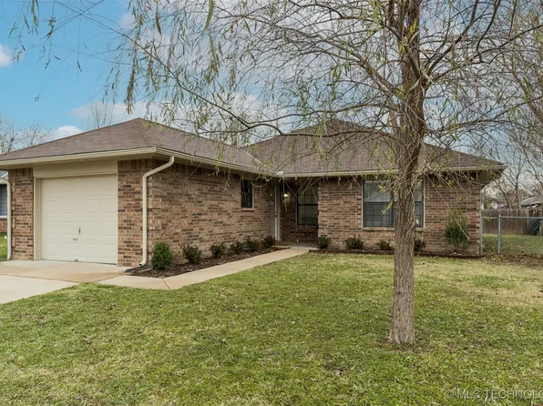 604 W 20th St S, Claremore, OK 74019