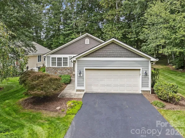 241 Fairway View Dr, Etowah, NC 28729