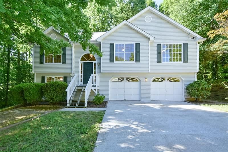 1st image of 2125 Castle Royale Dr