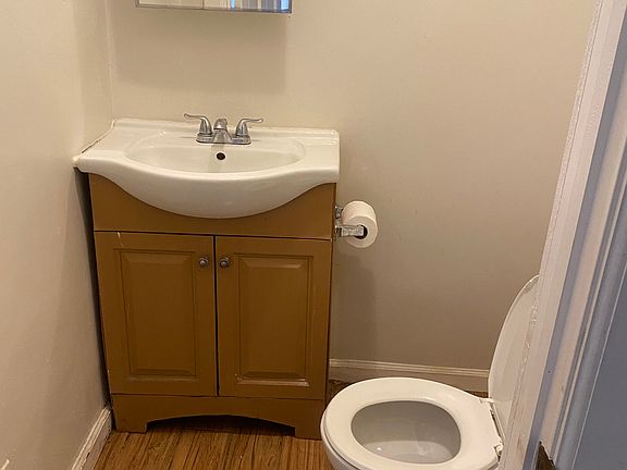 5th image of 4331 Barrett Ave