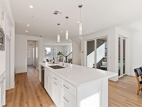 5th image of 2933 Lamory Pl Unit 101