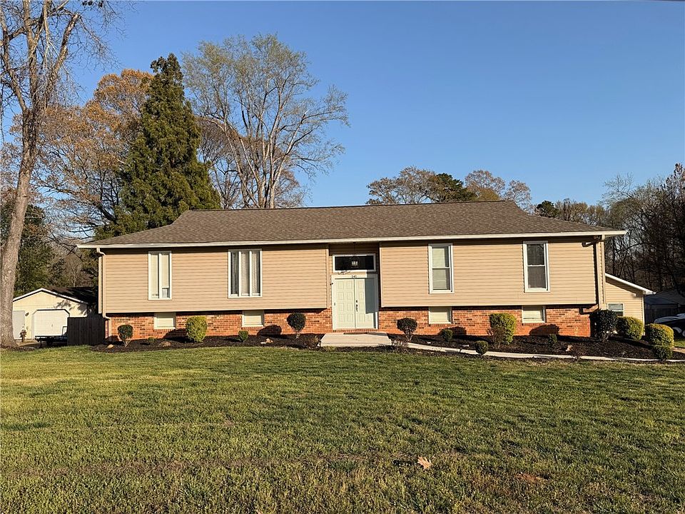1st image of 141 Poinsettia Dr