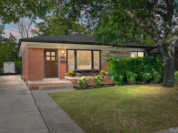 8169 Kinmore St, Dearborn Heights, MI 48127