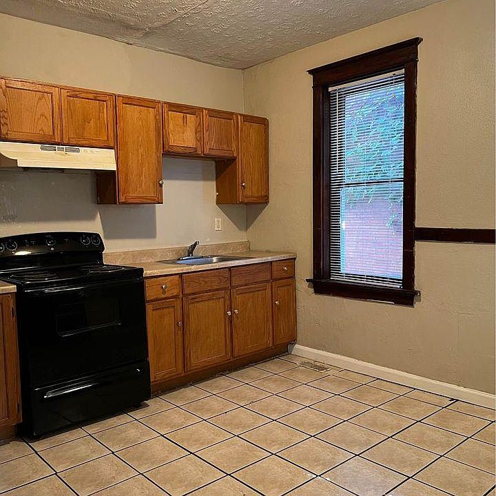 1st image of 3817 S Compton Ave Floor 1