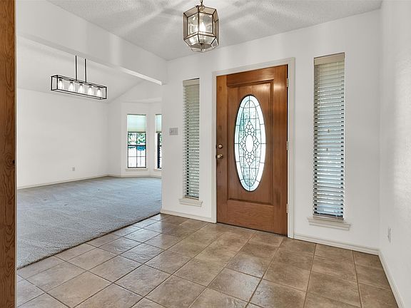 4th image of 2114 Meadows Cir