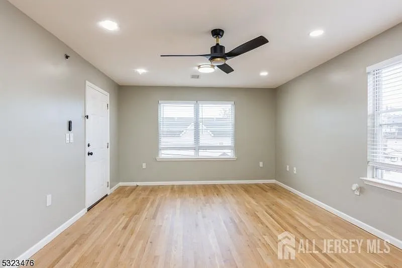 3 bed, 2.0 bath, $2,900 — Photo 3