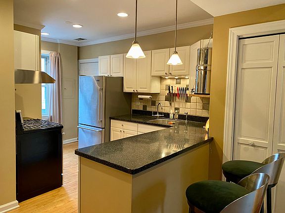 3rd image of 3132 N Clifton Ave APT 2S
