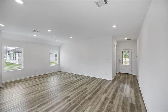 3 bed, 2.0 bath, 1300 sqft, $1,650 — Photo 4