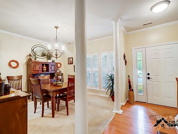 3rd image of 1080 Glen Laurel Dr