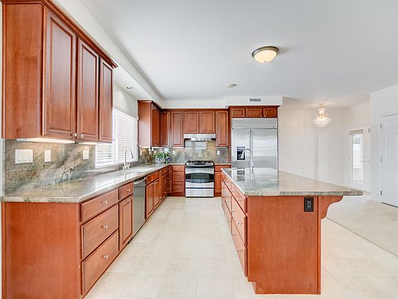 3rd image of 1033 University Ave APT 6
