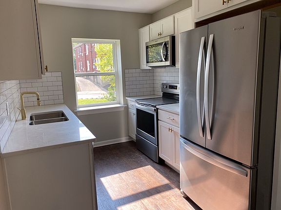 5th image of 2621-2623 Woodburn Ave #101