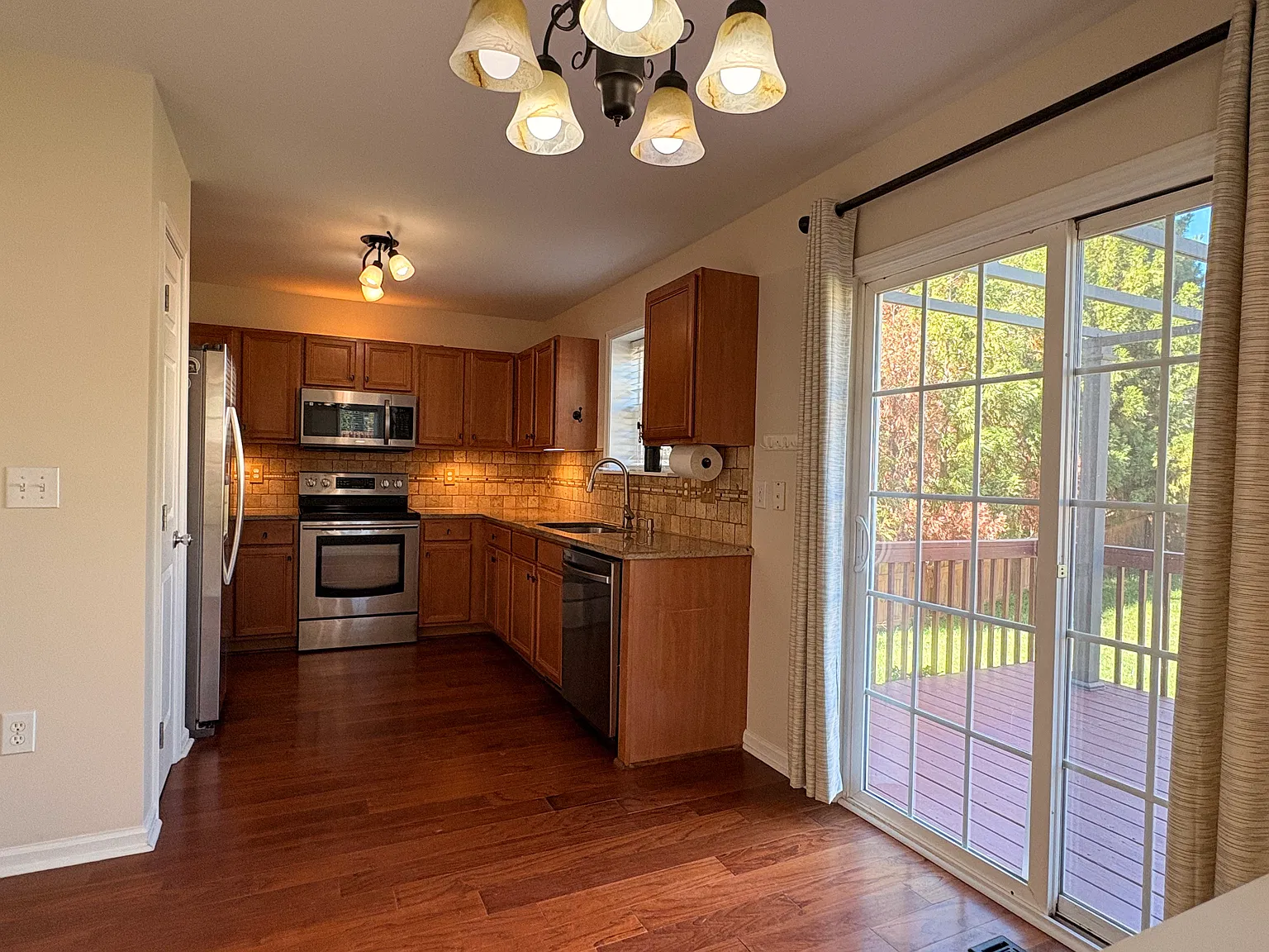 3 bed, 2.5 bath, 1684 sqft, $2,250 — Photo 4