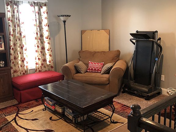 5th image of 301 Janie St