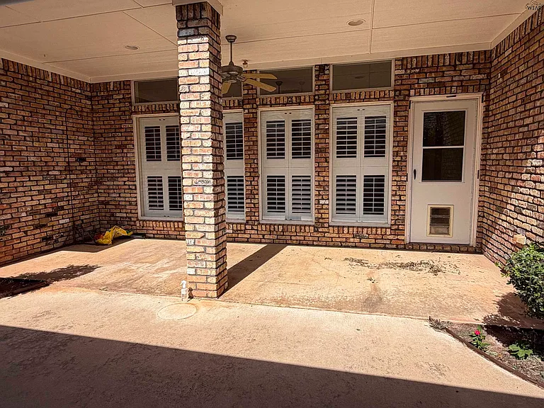 4 Warwick Ct — Photo 27