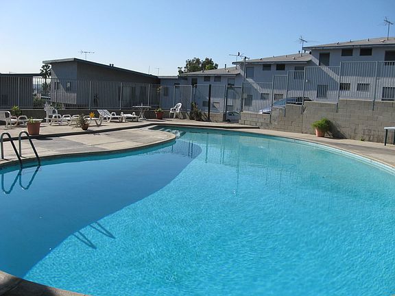 3rd image of 10777 Rose Ave APT 22