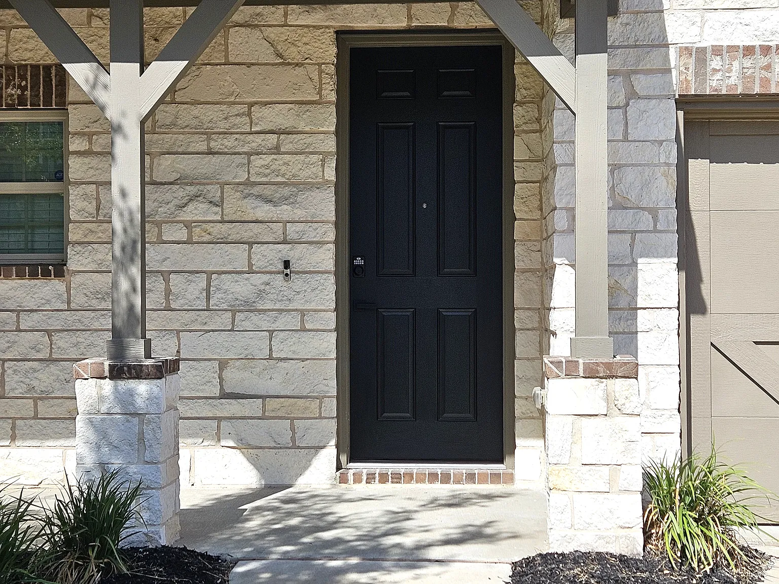 4 bed, 2.5 bath, 2364 sqft, $2,800 — Photo 2