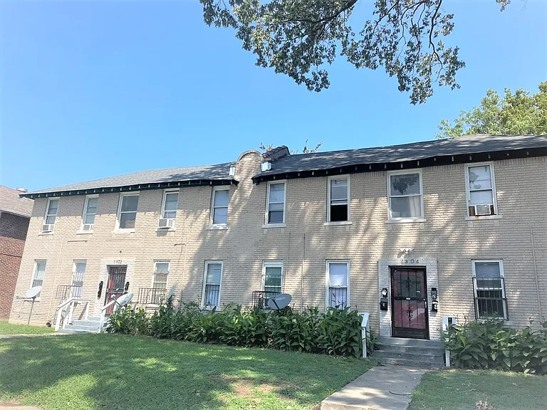 1304 Court Ave — Photo 7