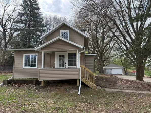 1443 Pioneer Rd, Des Moines, IA 50320