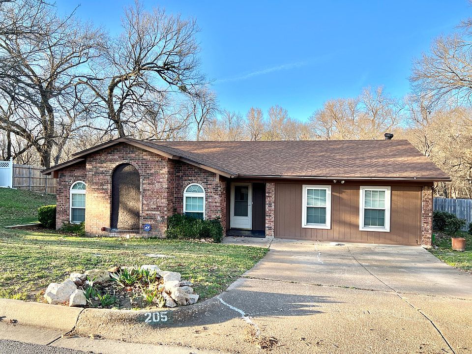 1st image of 205 Glenhaven Dr
