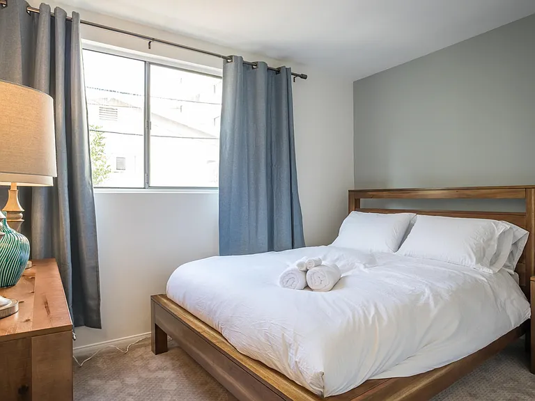 423 S Sherbourne Dr #4 — Photo 7