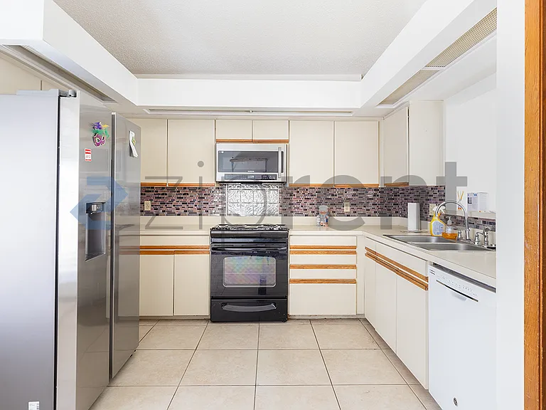 1272 Blueberry Ct — Photo 4