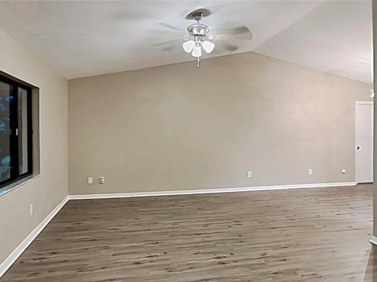 5935 Clays Mill Dr — Photo 5