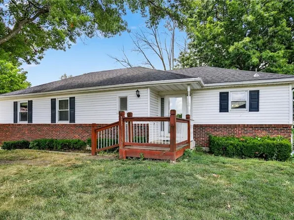 1725 S Kiowa Dr, Olathe, KS 66062