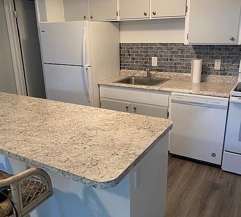 5th image of 248 Palm Dr APT 7