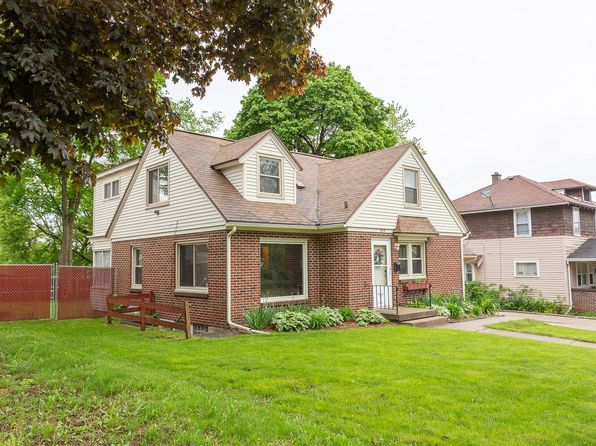 945 College Ave NE #1