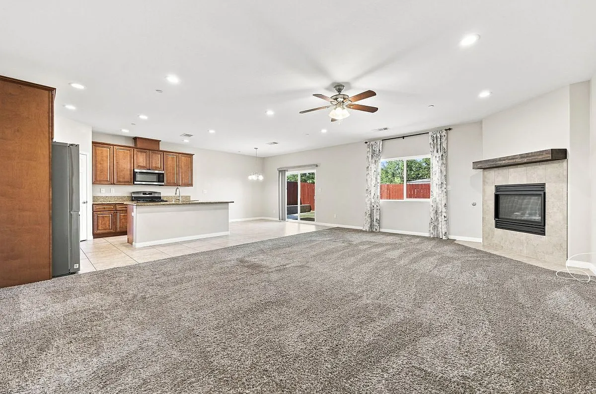 4 bed, 2.0 bath, 2143 sqft, $3,000 — Photo 4