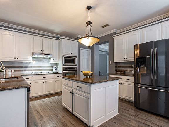 4th image of 408 Westlake Ct
