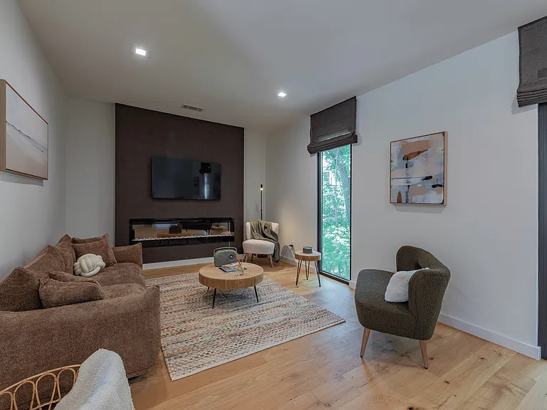 2806 Geronimo Trl — Photo 4