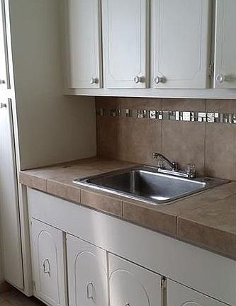 3rd image of 220 Meridian Ave APT 3