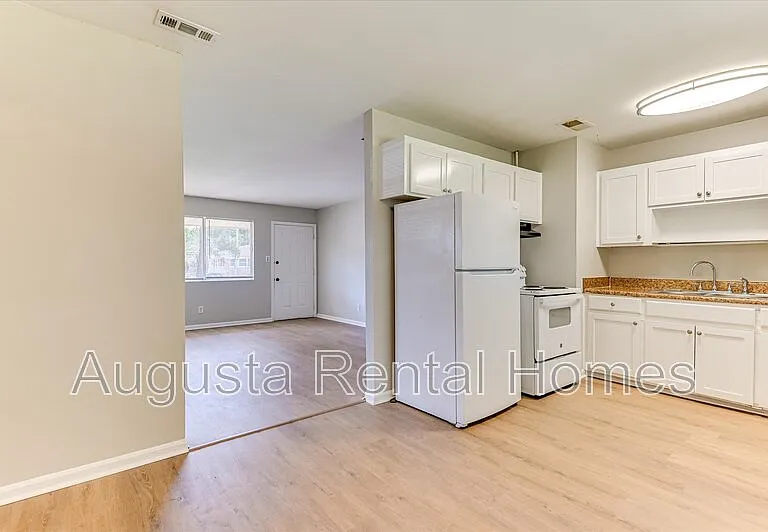 329 E View Dr — Photo 10