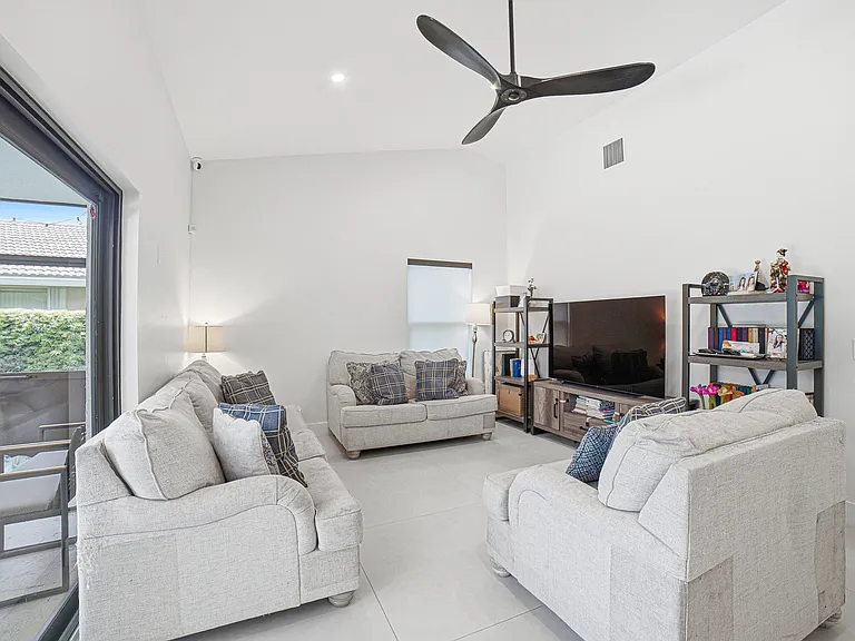 10027 NW 56th Ct — Photo 23