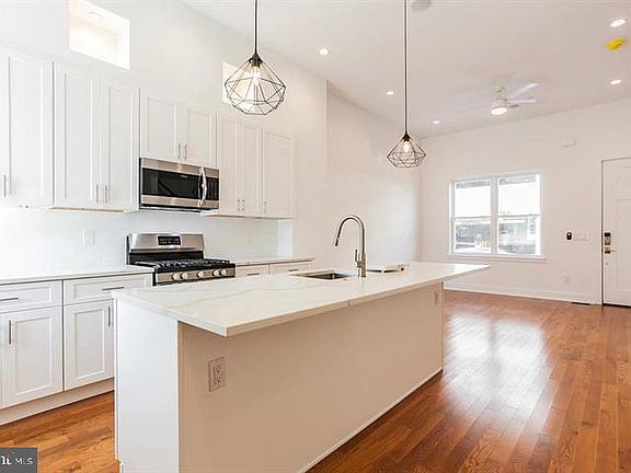 3rd image of 146 W Wildey St