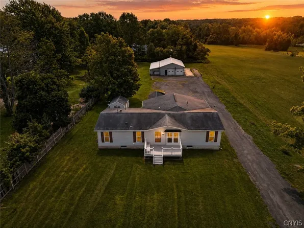 295 Stoney Robby Rd, Oswego, NY 13126