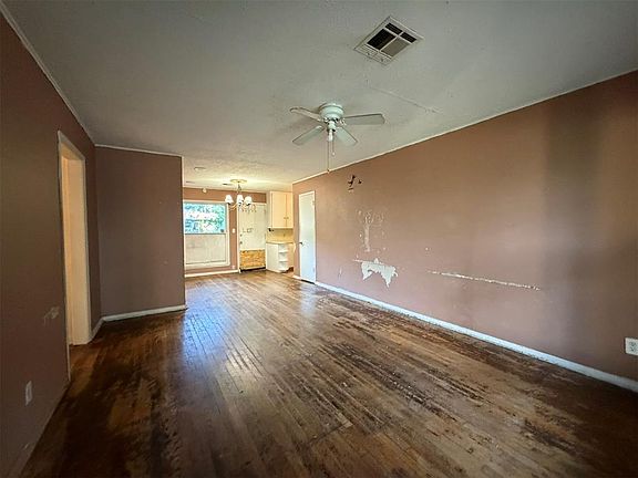 3rd image of 1518 Carlisle Ct
