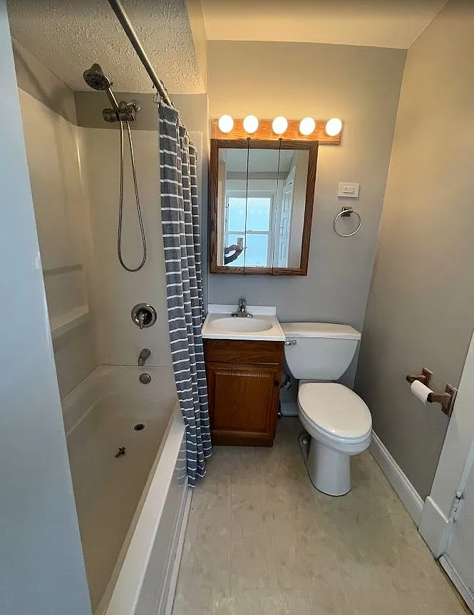 3 bed, 996 sqft, $1,750 — Photo 2