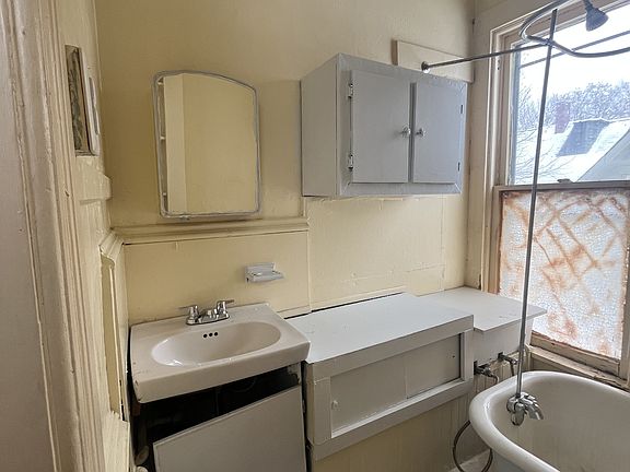 4th image of 602 Lafayette St #2