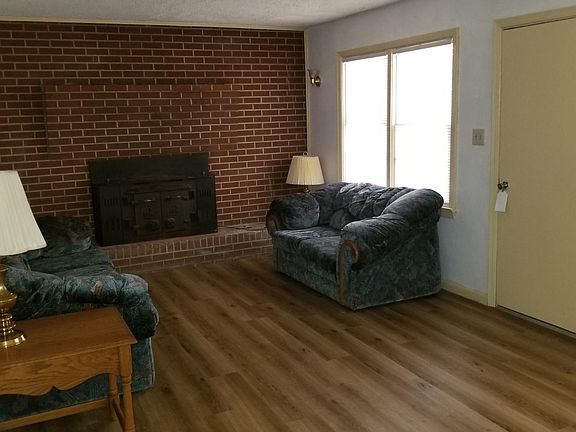 4th image of 4920 Charlton Dr